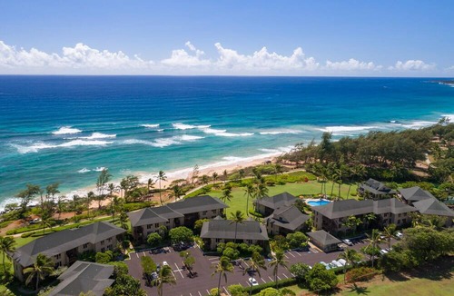 Lihue Condo | Direct Ocean Front, Renovated1 Bdrm Condo with Sweeping Views of the East Shore