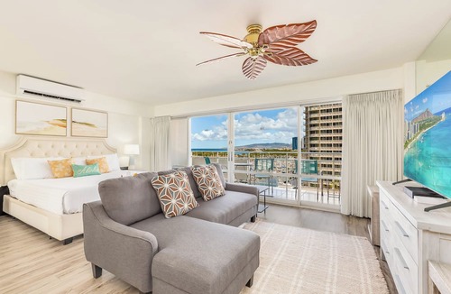 Waikiki Condo | Ocean-Marina Sunset Views Condo with Full Kitchen at Ilikai Hotel by Beach