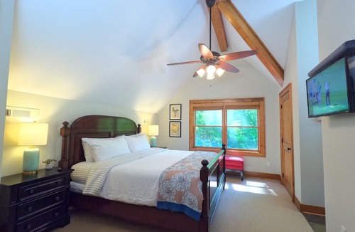 Dillard Cabin | Private Cabin Getaway w/Fireplace, View & Games 🏔️⛳️