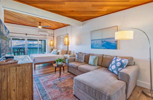 Kahana Condo | Chic Island Living overlooking ocean-Pohailani 210-Comfy Lanai daybed-Cold AC