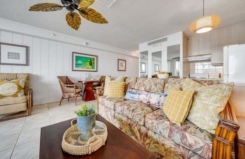 Kahana Condo | OceanFront Studio w Pool -Valley Isle 206