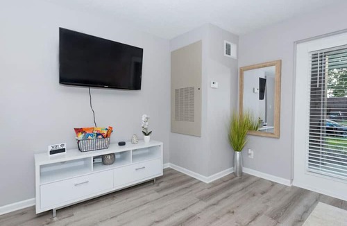 Kettering Apartment | Shopping Paradise | Free coffee + Parking