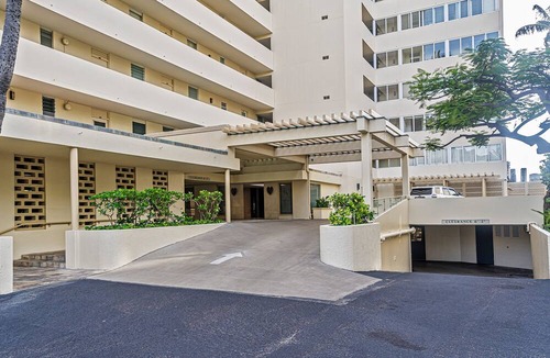 Diamond Head - Kapahulu - St. Louis Condo | Oceanfront w/Sunset Views Condo at the Colony Surf Full Kitchen and Parking