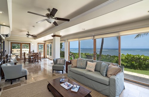Mokuleia House | Large Family Retreat on Calm Swimming Beach, A/C