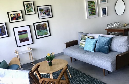 Hilo Condo | Swim with the turtles and watch the whales! S-l-o-w down and R E L A X.