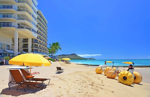 Waikiki Condo | Heart of Waikiki! Lower Floor! Close to Beach! FREE Parking & Wi-Fi, Kitchen!