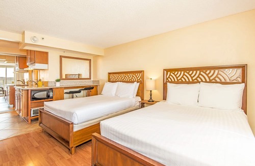Waikiki Condo | Ocean-Diamond Head Views from Island Colony Condo Short Walk to Waikiki Beach