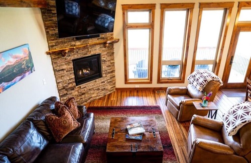 Estes Park Condo | Mountain Views, Close to RMNP Entrance, Hot Tub! Casa Kiowa, Estes Park CO