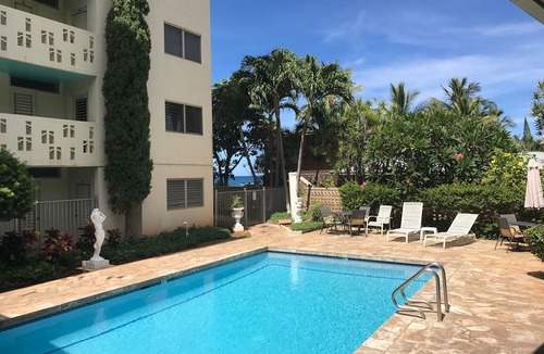 Makaha Condo | Beachfront Studio located on the 5th floor overlooking Makaha Beach.