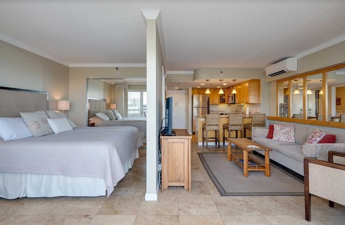Waikiki Condo | Ilikai 1639 Ocean/Sunset/Marina Views - King Bed - Steps to Lagoon and Beach