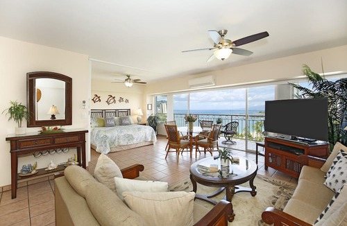 Waikiki Condo | Beachfront Location with GREAT View! Washer/Dryer, Washlet, A/C, Wi-Fi!