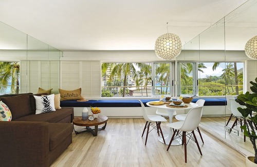 Diamond Head - Kapahulu - St. Louis Condo | Upgraded Beachfront Studio on Quiet Waikiki beach with Swimming/Surfing!