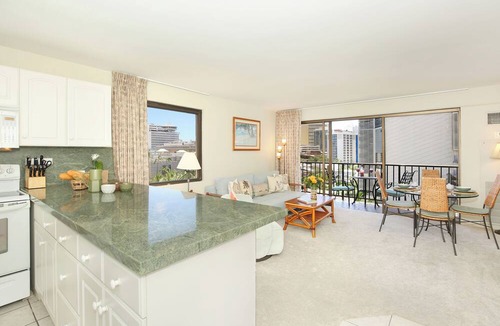 Waikiki Condo | A Repeat Guest Favorite! Great location! FREE Parking & Wi-Fi, Pool & more!