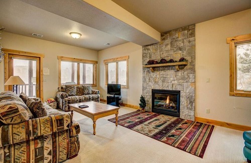 Estes Park House | Estes Elk House-Large Family Home with Hot Tub and Views!