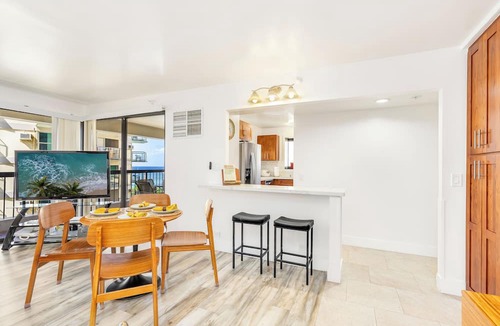 Waikiki Condo | Ocean View Paradise Escape at Waikiki Beach Tower Near Shops & Restaurants