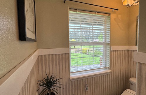 Yelm House | Country escape next to town for a quaint cottage getaway & majestic Rainer view