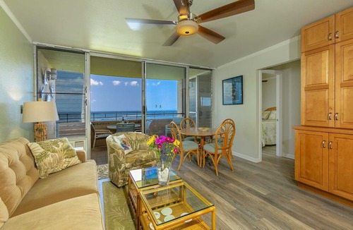 Maalaea Condo | 2BR Oceanfront, Ocean View, Pool, Wi-Fi and AC