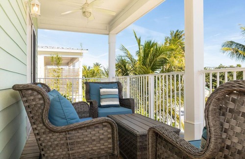 Marathon House | 🌸Home #1: “ANCHORS ⚓ AWAY” (Off Water-approximately 300 ft from our private beach entrance)- 🌸