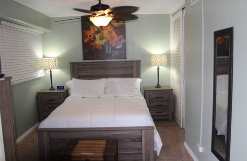 McCully - Moiliili Condo | Great Location in Waikiki! Views of mountains, city, and ocean!