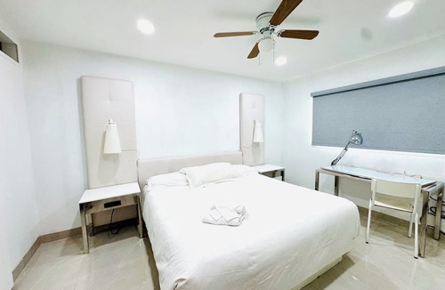 Beverly Green Apartment | Cozy Renovated 3BR STRIP next LVCC book best-Spot Sale POOL Labor Day LVCC Sema