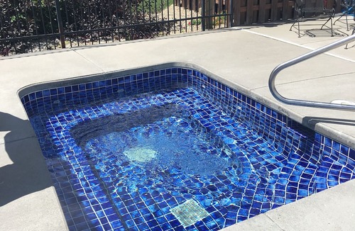 Leavenworth Condo | Icicle Village Resort Luxury Condo, Jacuzzi Bath. 1/2 mile from down town.