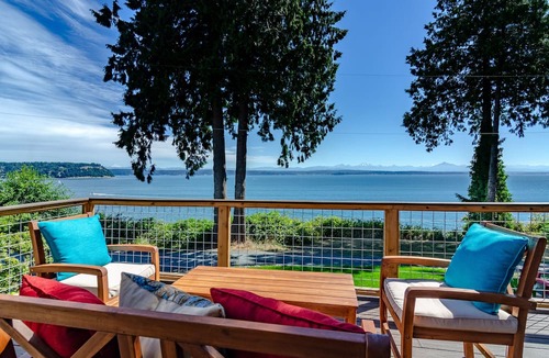 Langley House | Maple Cove Hideaway - Ocean Front Cabin - Close To Langley!