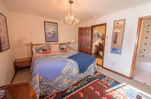 Mount Crested Butte Condo | Spacious ski in double condo prime base area location by Mountaineer Square.