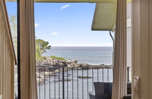 Napili Condo | Oceanfront Maui Condo 3BR – Snorkeling with Turtles in Private Cove