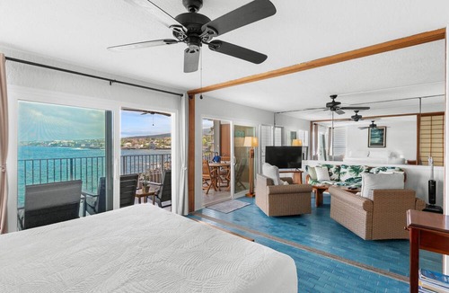 Kailua-Kona Condo | 🌴Absolute oceanfront getaway. Nicely upgraded and well equipped🌴