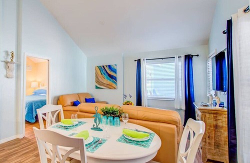 Siesta Key Hotel | Near beach. Daily rentals. Villa 1, Pool. King bed