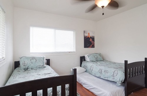 Hauula House | Walk to Ocean from house- close to BYU-H & Polynesian Cultural Cntr 3 bed 2 bath