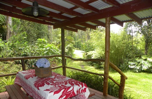Kailua-Kona Cabin | Kaloko mountain cabin above Kona with hot tub and fireplace - rustic adventure!