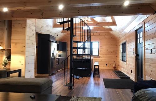 Pittsburg Cabin | Cozy Cabin in Pittsburg NH - DIRECT SNOWMOBILE & ATV TRAIL ACCESS