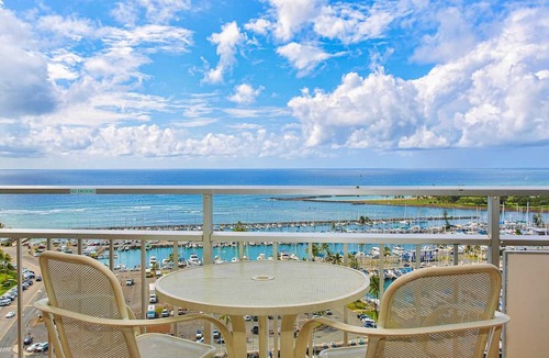 Waikiki Condo | Ilikai 1904 Ocean/Sunset/Marina Views King Bed