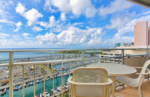 Waikiki Condo | Ilikai 1904 Ocean/Sunset/Marina Views King Bed