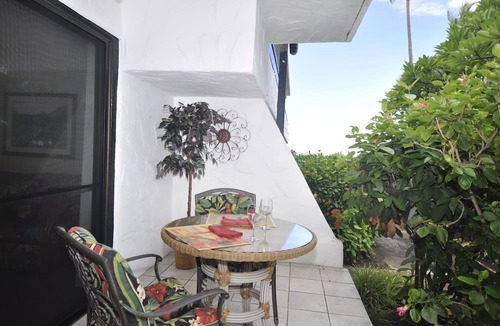 Kailua-Kona Condo | Casa De Emdeko Oceanfront Condo with Private Beach on Water , AC,