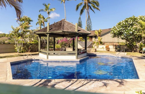 Kahuku Condo | Turtle Bay Renovated Luxury Condo Walk to Beach King Bed AC