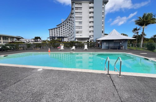 Hilo Apartment | Newly Remodeled ,Central Located , Mountain views, Elevators, Pool , And WiFi .