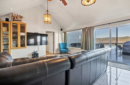 Union House | Hood Canal Waterfront - Dock, Hot Tub, BBQ, Games