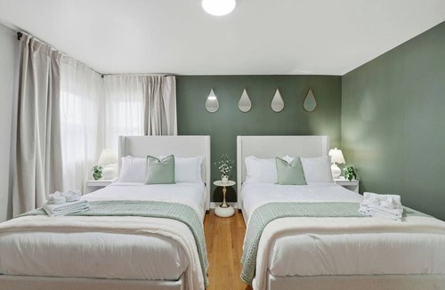 O'Hare Apartment | 3BR Near O'Hare Office Coffee Bar Sleeps 9