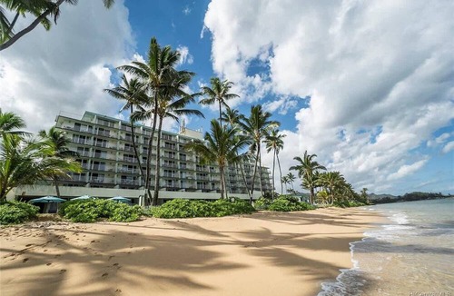 Punaluu Condo | Beachfront Condo with Stunning View