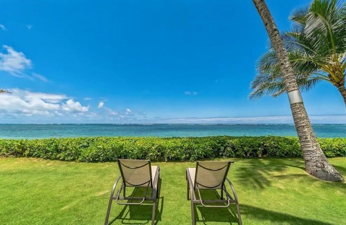 Punaluu Condo | Beachfront Condo with Stunning Ocean Views