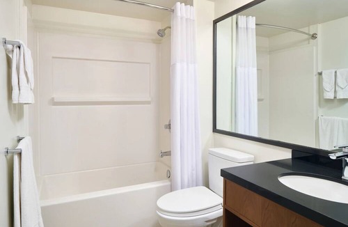 Ala Moana Hotel | Family Retreat! 3 Great Units with Onsite Pool, Near Great Lawn