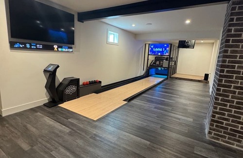 South Lebanon House | 4BR FunHouse Near Kings Island-HC Basketball, Duckpin Bowling, and Golf Sim