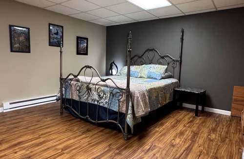 Loudonville House | Hilltop Heavenly Homestead. Fabulous 4-bedroom house by Loudonville and Mohican