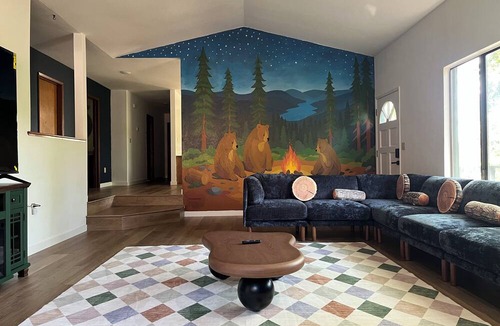 Murphys House | Murphys - BirdNest Cabin GameRoom 85 in Tv ~Hand-paint Murals~