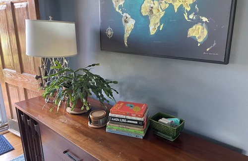Commerce House | Stylish Family Home: Walk to Downtown Commerce 10 guests: 5BR/4BA