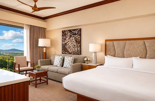 Ko Olina Resort | Beautiful Beachfront KoOlina Resort + Resort Amenities included