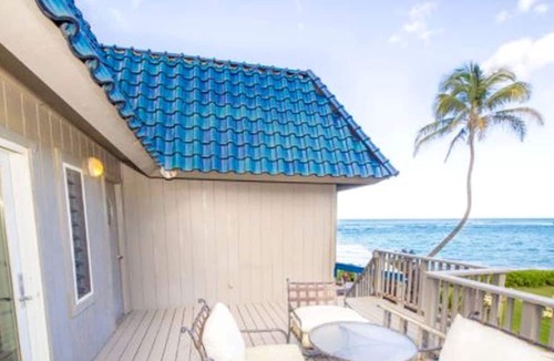 Anahola House | Beachfront Cottage Rental with Snorkeling near Anahola, Hawaii