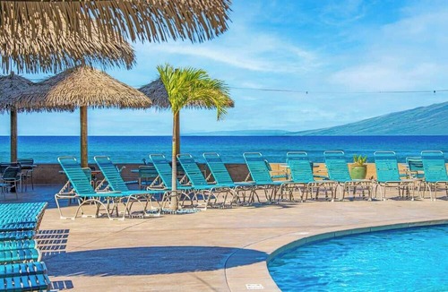 Kahana Condo | Large Corner Oceanfront 2 bedroom condo, AC, wrap around lanai, walkable area